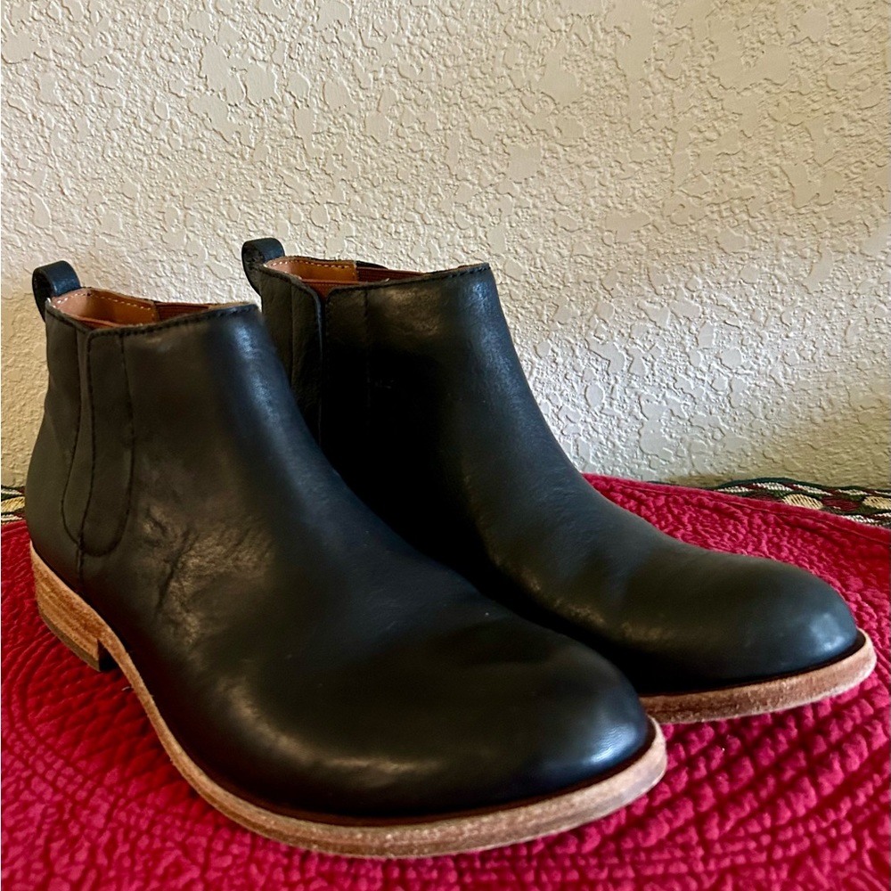 KorkEase Velma Black Leather Ankle Boots Size 7 Gem